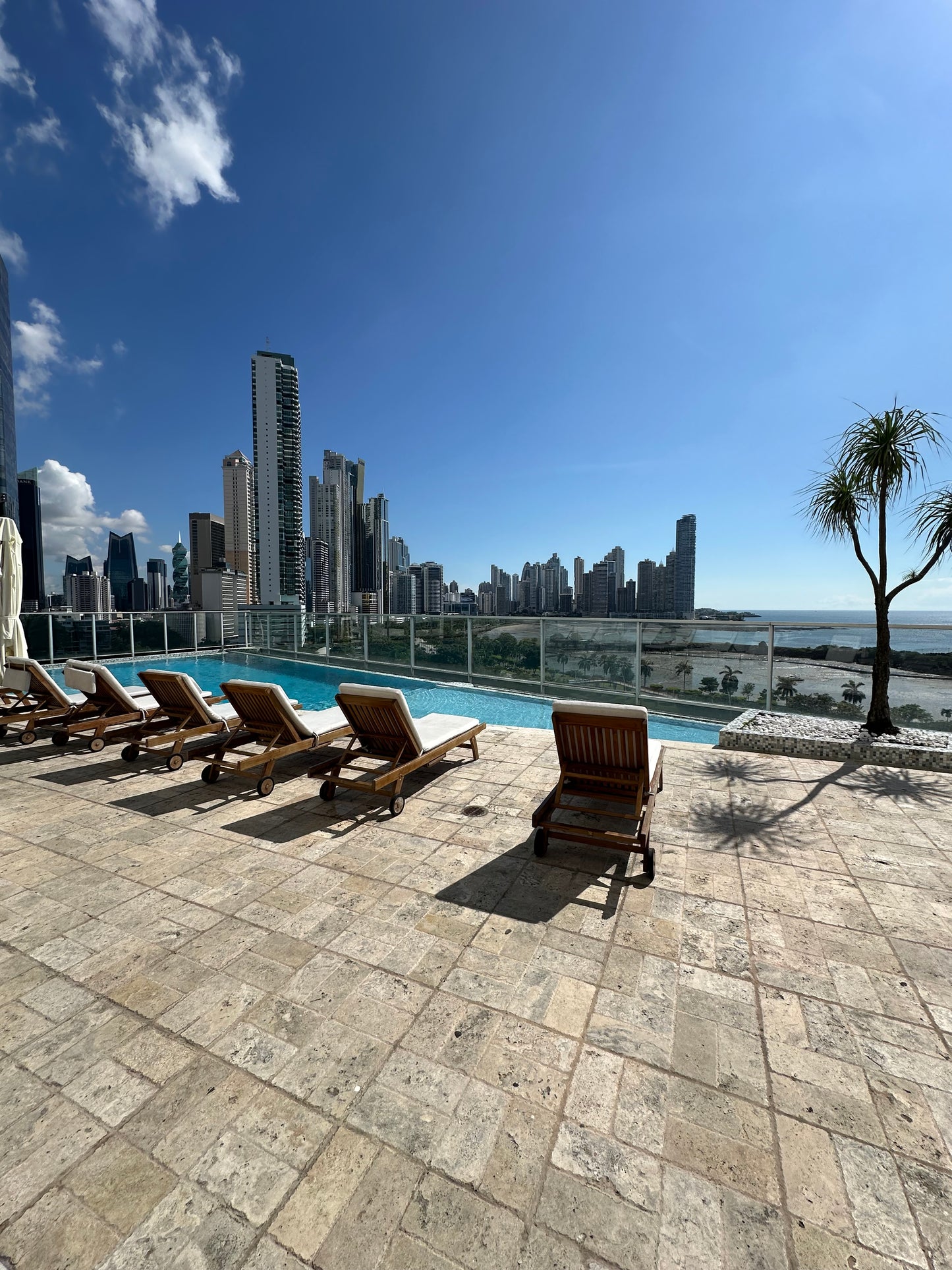 Apartamento en alquiler en White Tower – Avenida Balboa, vista al mar