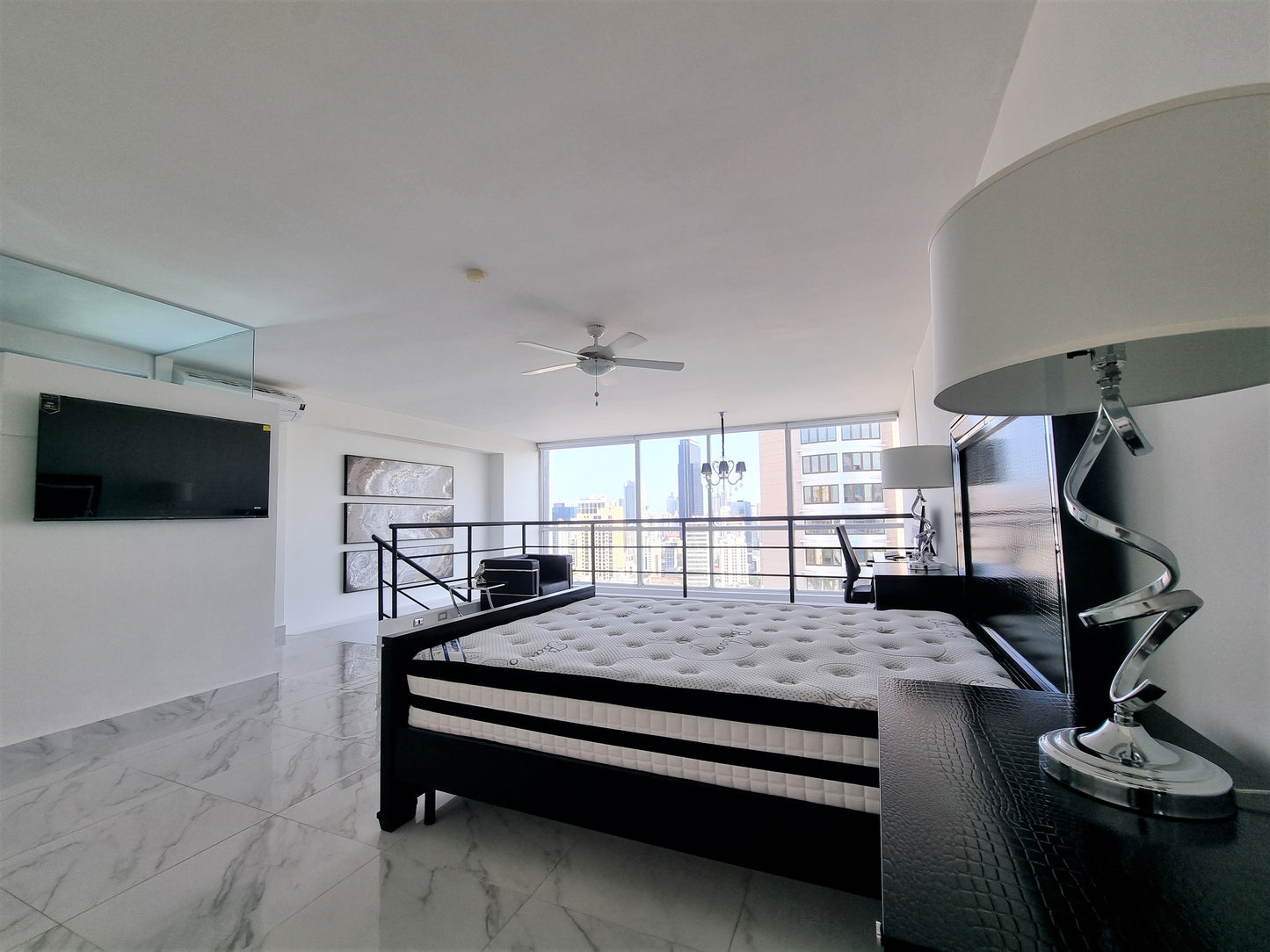 Apartamento en venta de doble altura – Vista a la ciudad, luminoso y moderno