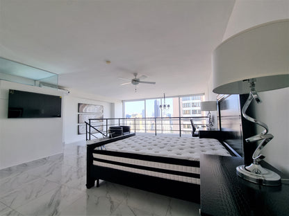 Apartamento en venta de doble altura – Vista a la ciudad, luminoso y moderno