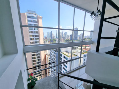Apartamento en venta de doble altura – Vista a la ciudad, luminoso y moderno