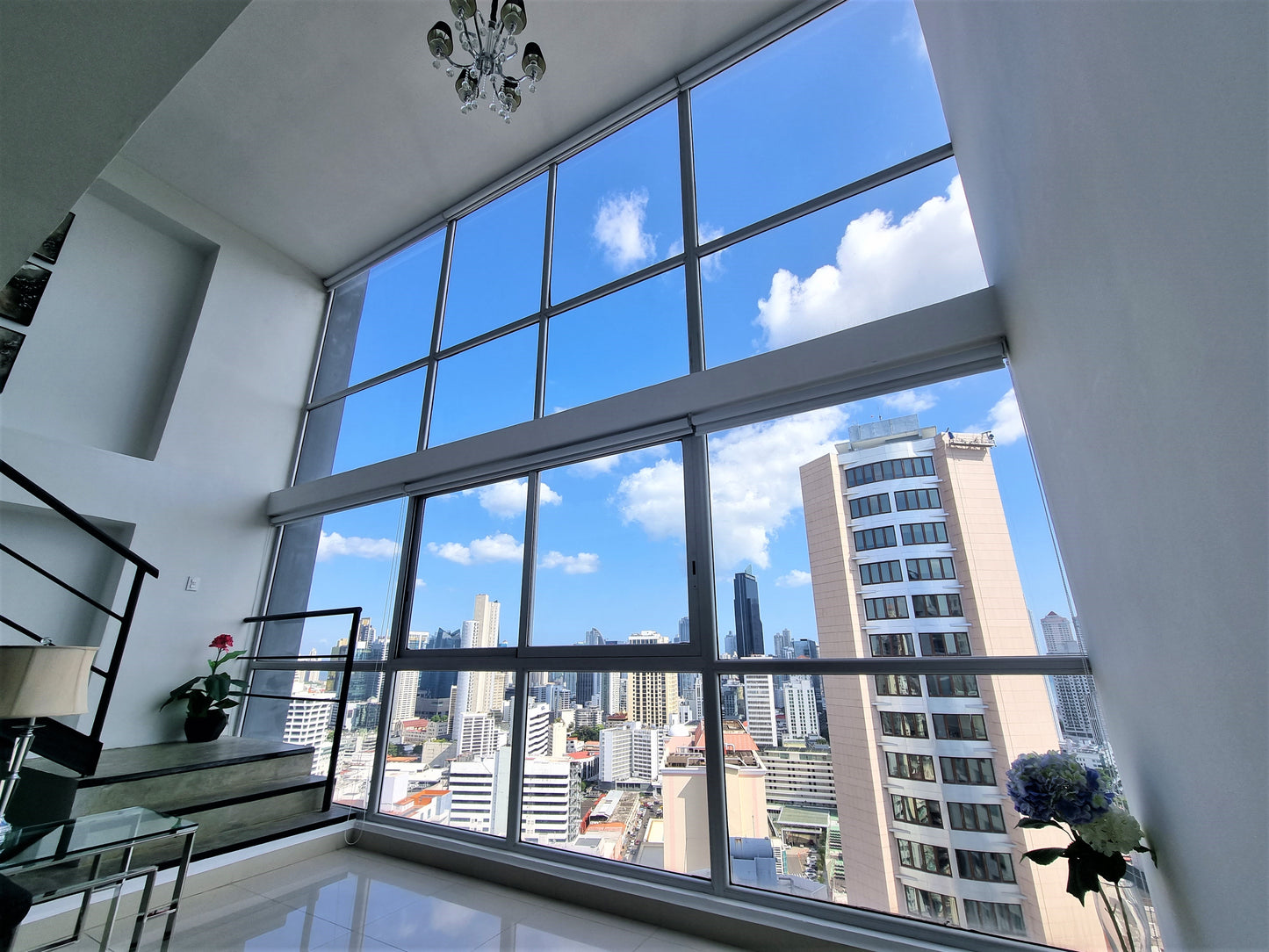 Apartamento en venta de doble altura – Vista a la ciudad, luminoso y moderno
