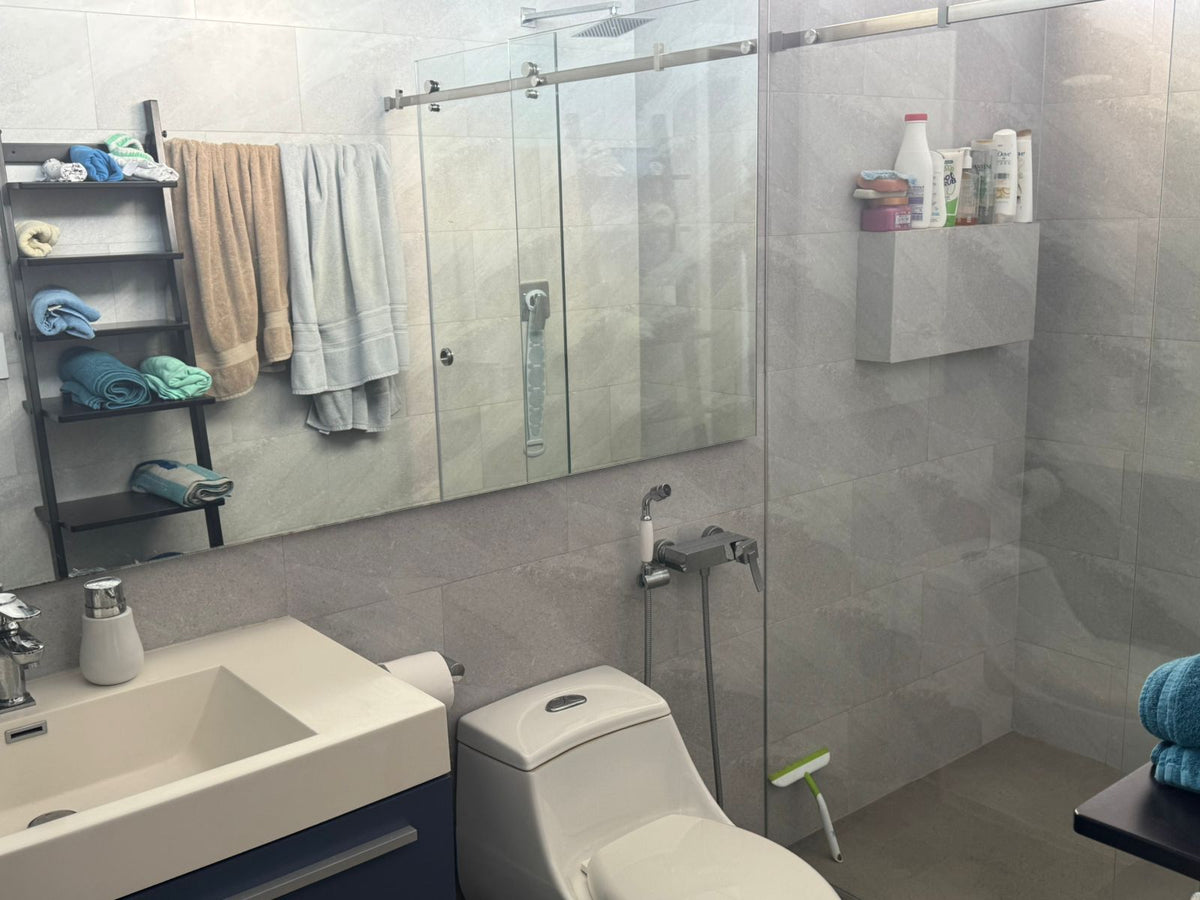 Alquiler Apartamento PH White Tower, Avenida Balboa | 139 m², 2 Recámaras, Vista al Mar