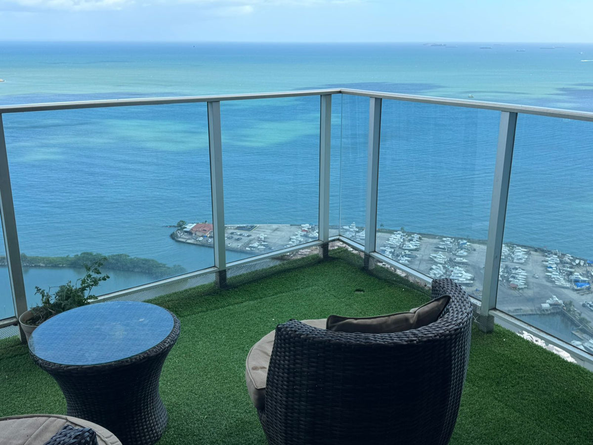 Alquiler Apartamento PH White Tower, Avenida Balboa | 139 m², 2 Recámaras, Vista al Mar
