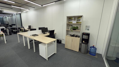 Oficina de Lujo FULL Amoblada en Renta – Santa María Business District