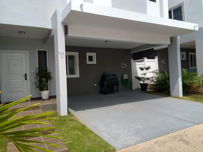 Casa en venta en Paseo del Norte – Brisas del Golf, dúplex con área social