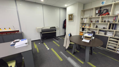 Oficina de Lujo FULL Amoblada en Renta – Santa María Business District