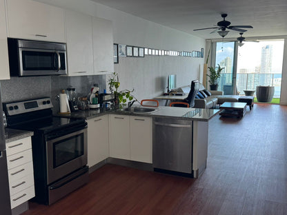 Alquiler Apartamento PH White Tower, Avenida Balboa | 139 m², 2 Recámaras, Vista al Mar