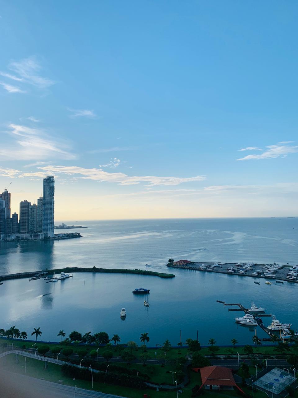 Alquiler de apartamento en White Tower – Avenida Balboa, 3 recámaras, vista al mar