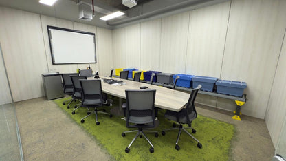 Oficina de Lujo FULL Amoblada en Renta – Santa María Business District