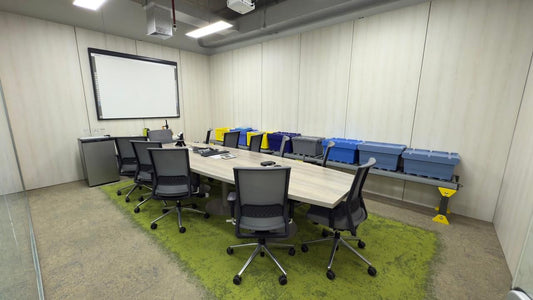 Oficina de Lujo FULL Amoblada en Renta – Santa María Business District