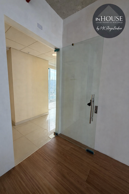 Oficina en alquiler en Avenida Balboa Panamá | PH BOC 45 m² con parking y vista al mar
