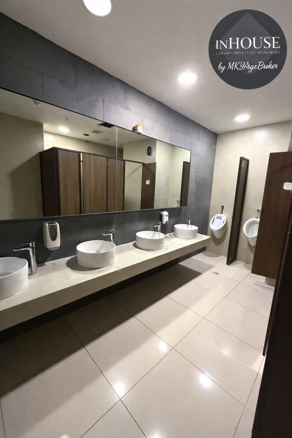 Oficina en alquiler en Avenida Balboa Panamá | PH BOC 45 m² con parking y vista al mar